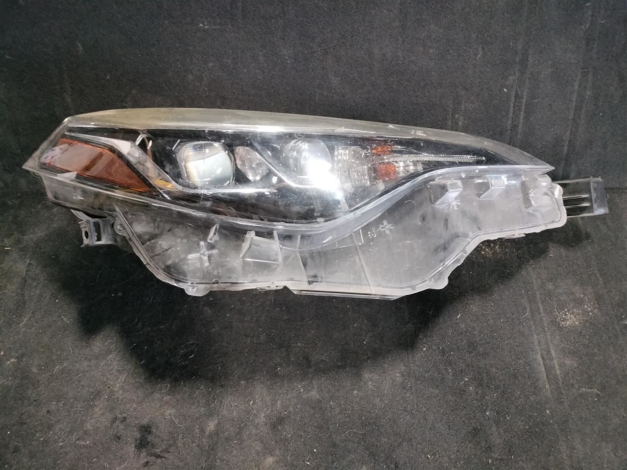 RIGHT HEADLAMP ASSEMBLY OEM 17-19 TOYOTA COROLLA 1YR WRNTY 8111002M90 - Image 1