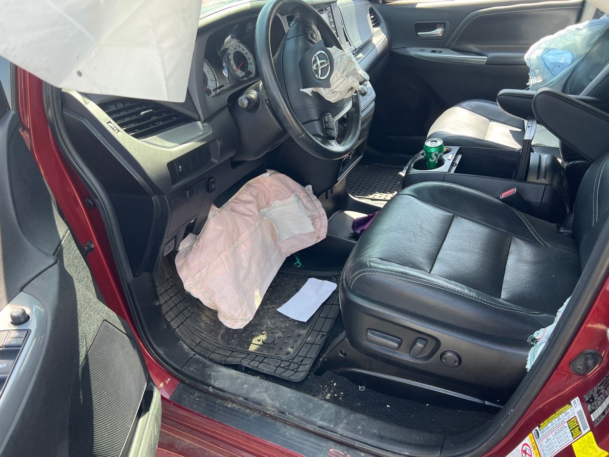 RIGHT BLK HEADREST OEM 2018 TOYOTA SIENNA - Image 5