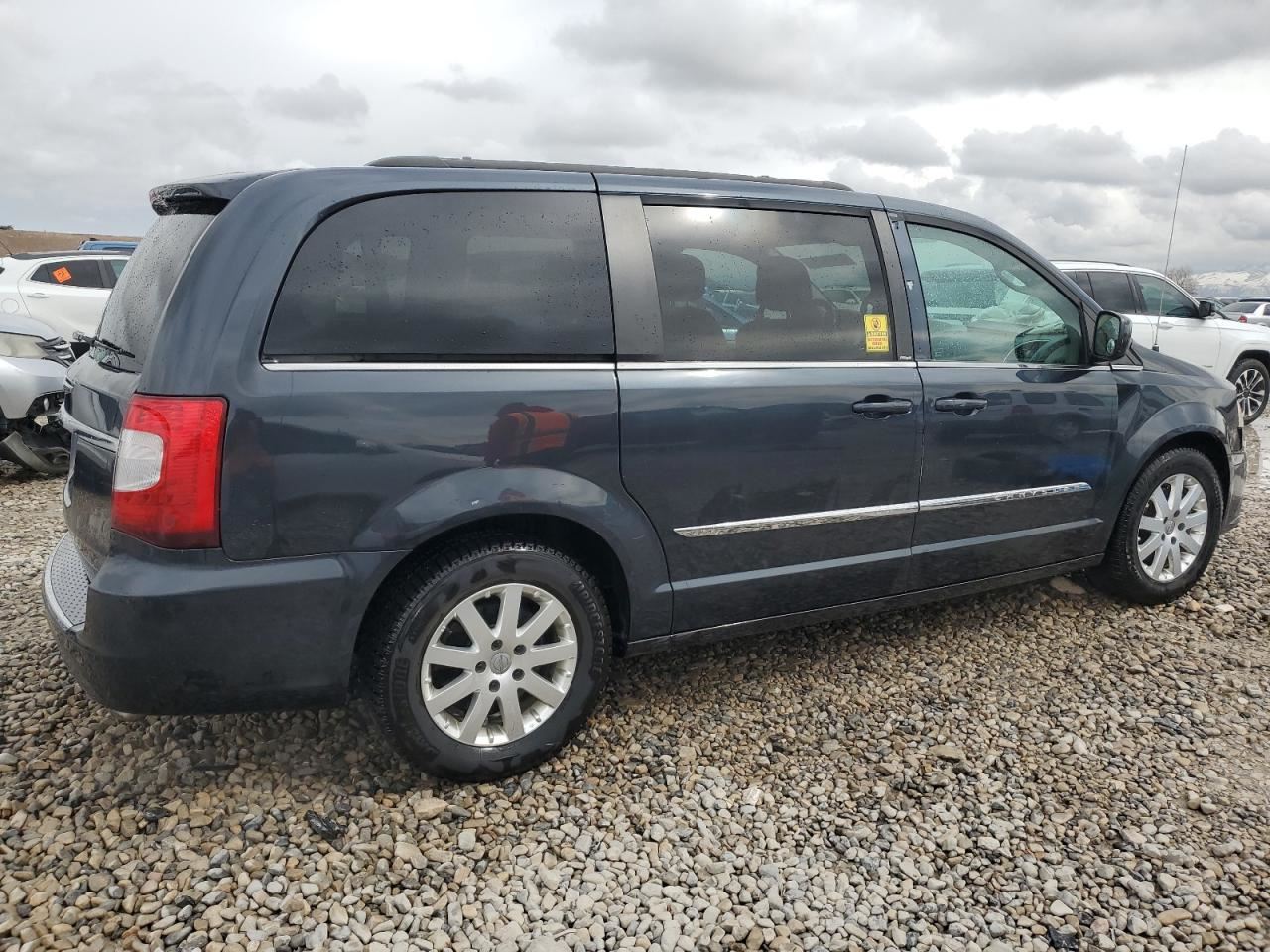 LEFT BLK FRONT HEADREST OEM 2014 CHRYSLER TOWN COUN - Image 4