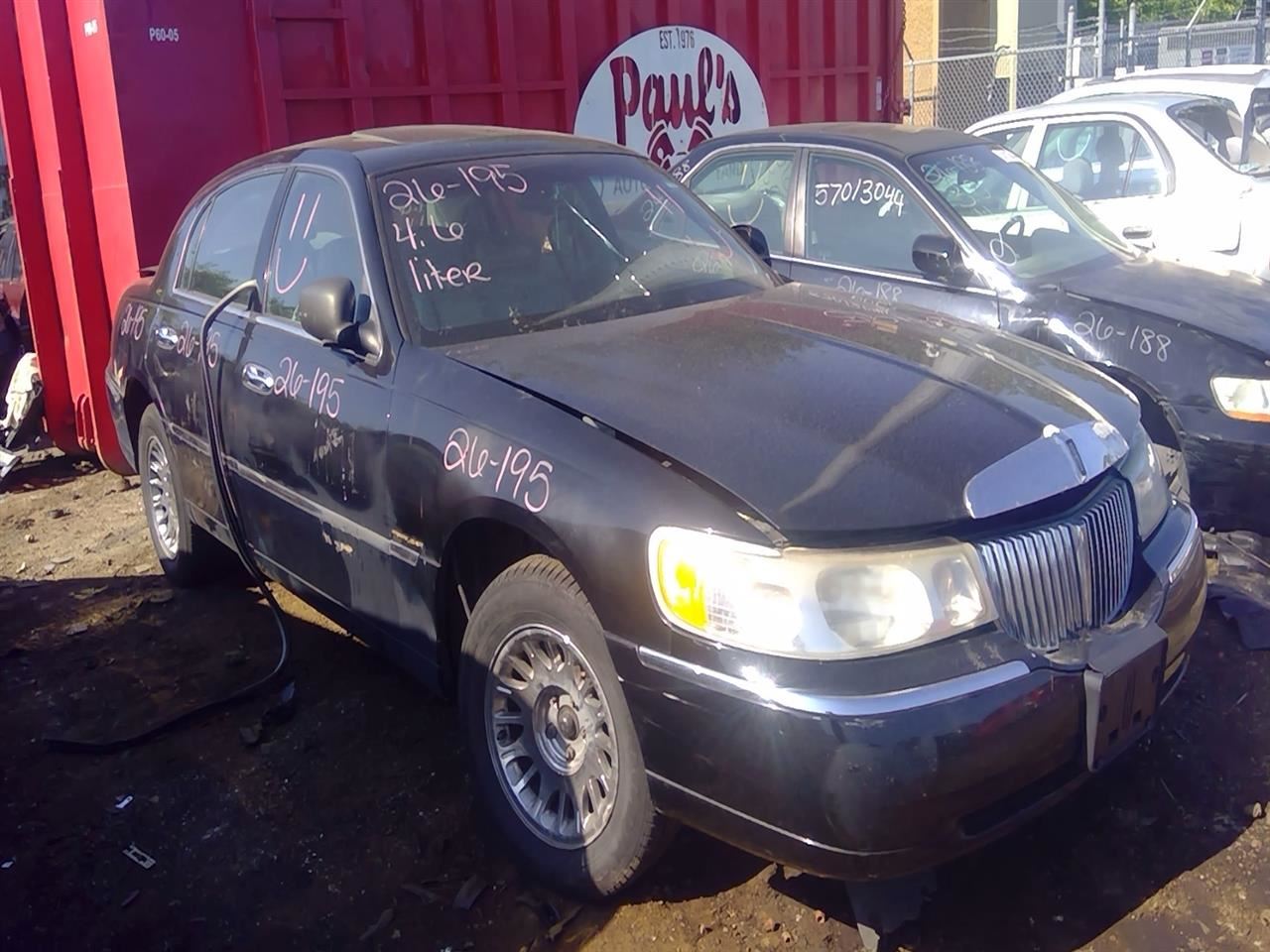 2002 LINCOLN Town Car