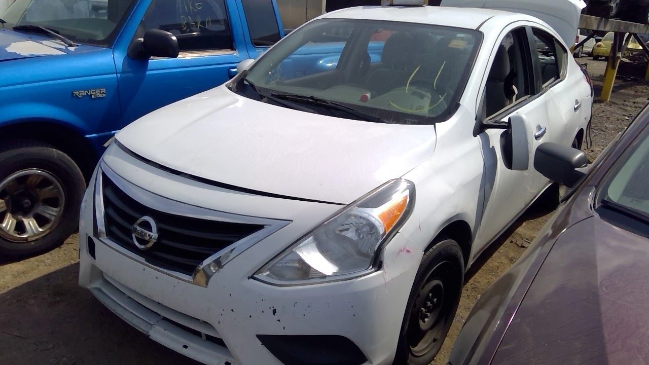 2016 NISSAN Versa