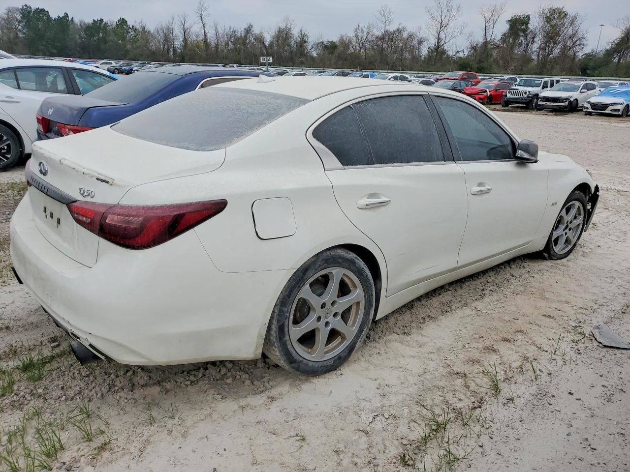 Q50       2021 Headrest 10847813 - Image 4