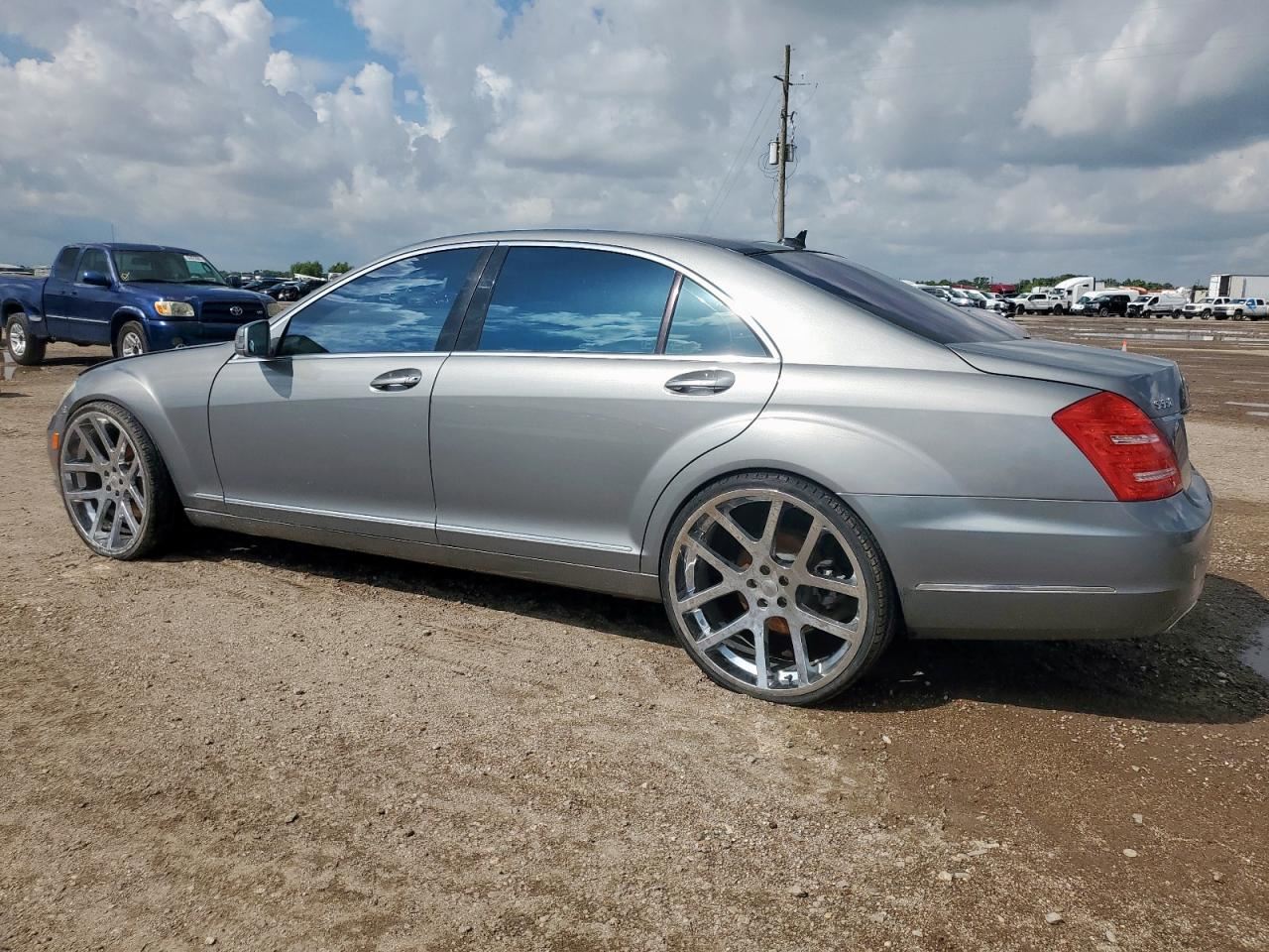 S550 2008 Door Trim Panel Rear 8005723 - Image 2