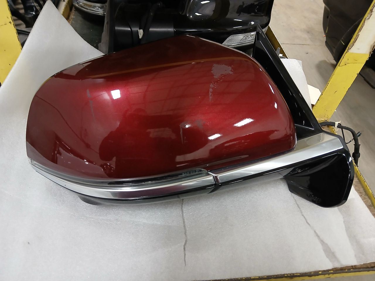 Passenger Side View Mirror Without Black Accents Fits 22