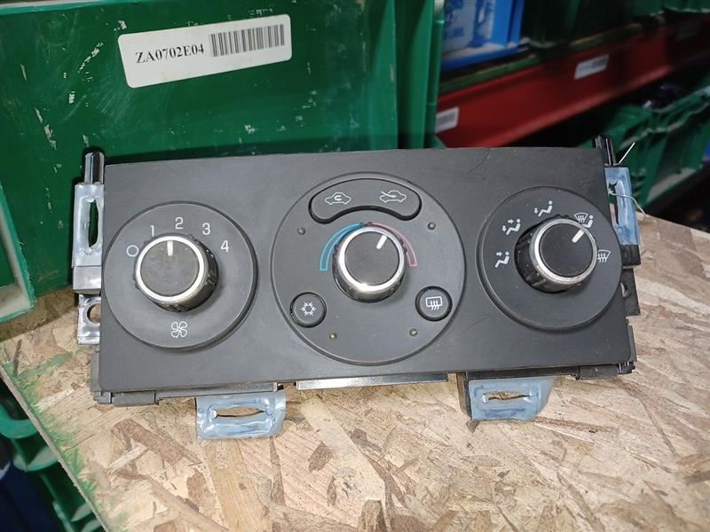 Temperature Control Manual Control Opt C60 Fits 05-09 G6 1081376