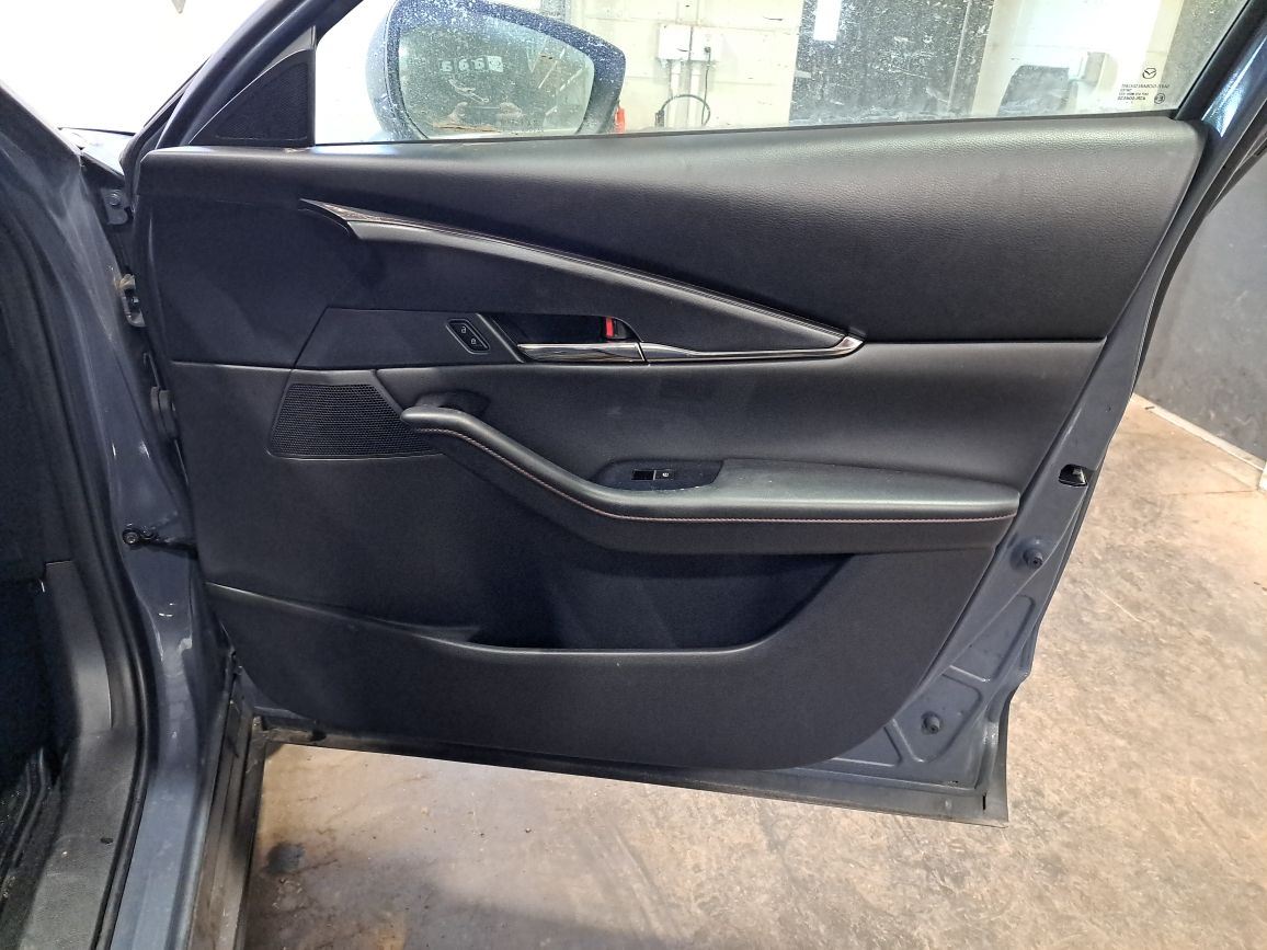 2022 Mazda Cx-30 Front Right Passenger Interior Door Trim Panel