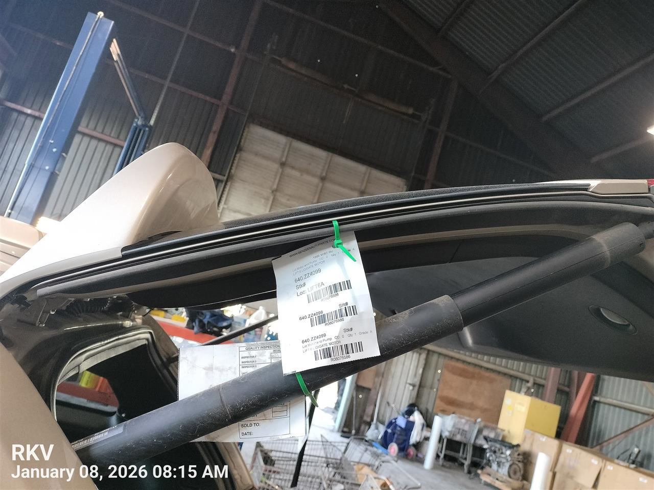 Benzeen RV 1999 Lid Motor Pull Down 8075586 - Image 1