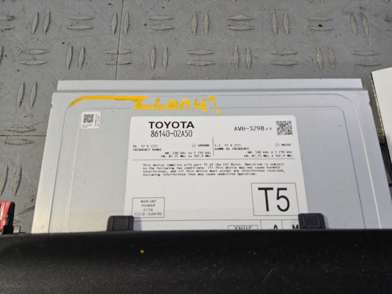 2020 Toyota COROLLA Sedan Radio Display and Receiver ID 86140