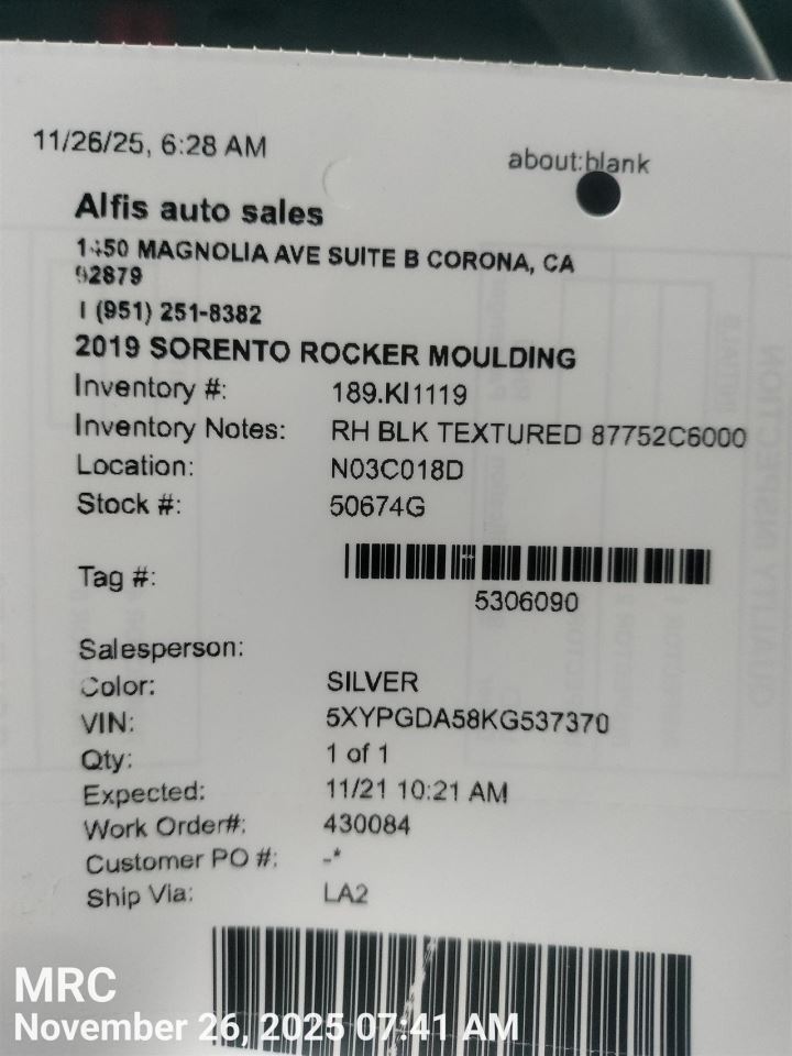 RIGHT RED ROCKER PANEL MOULDING OEM 2019 KIA SORENTO 87752-C6000 - Image 1