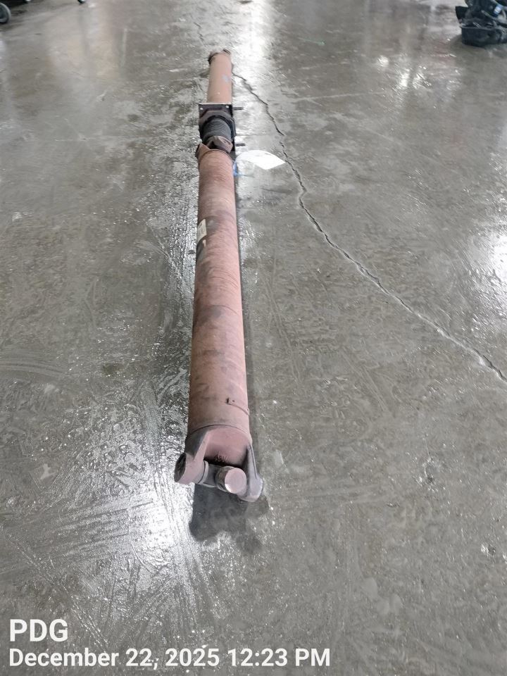 Benzeen Drive Shaft 2WD Double Cab 6.0L Fits 11-13 15 SIERRA 2500 PICKUP 8396249 - Image 1