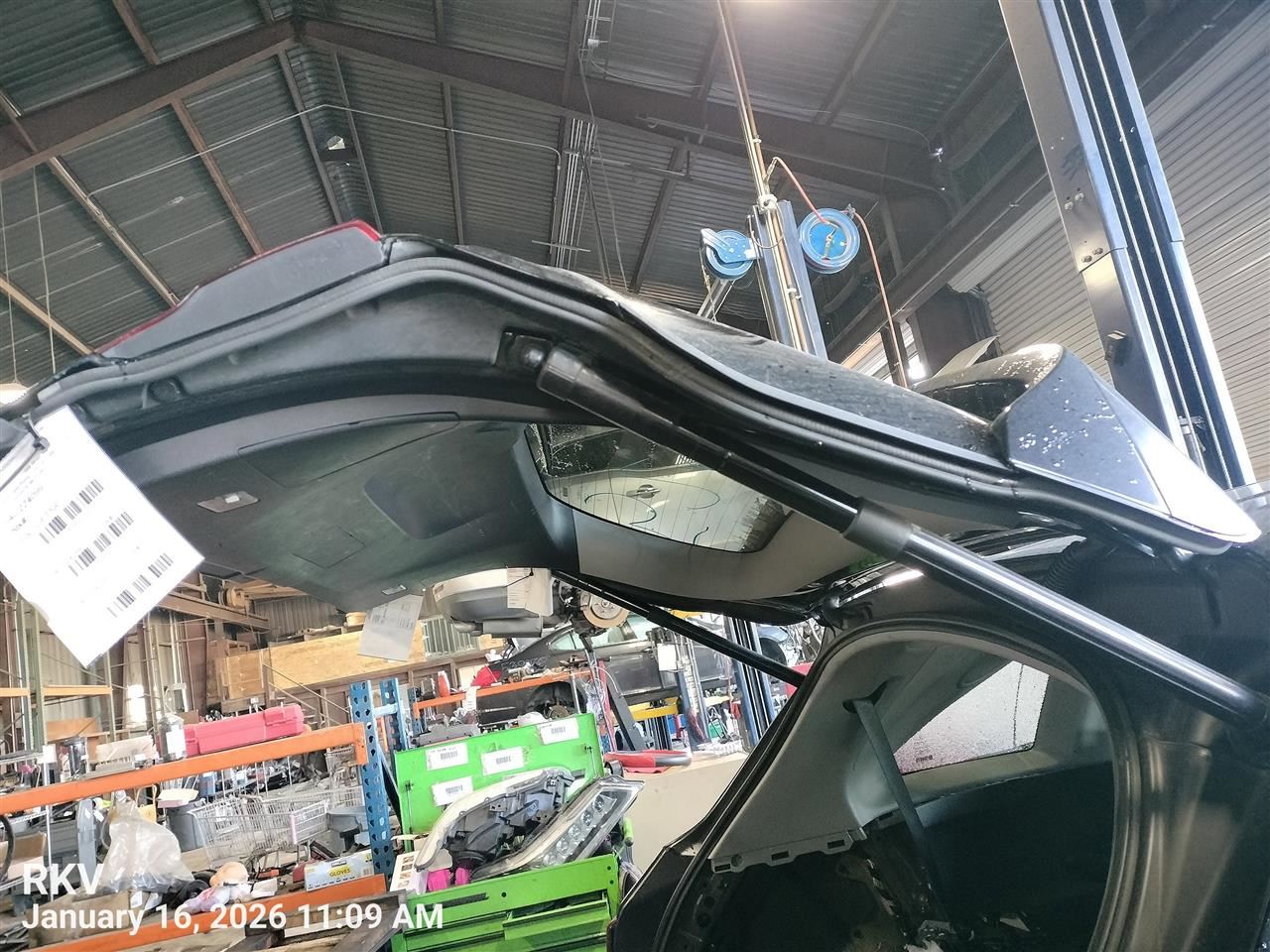 Benzeen RV 1999 Lid Motor Pull Down 9005193 - Image 1