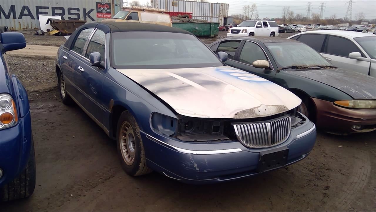 2000 LINCOLN Town Car