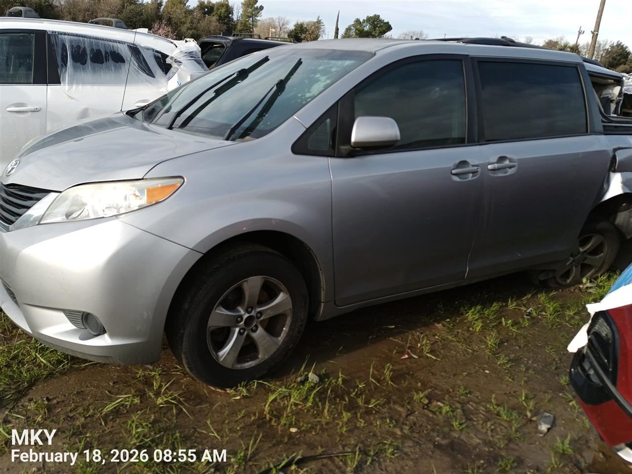 LEFT GRY HEADREST OEM 2011 TOYOTA SIENNA 7194008031B0 - Image 4