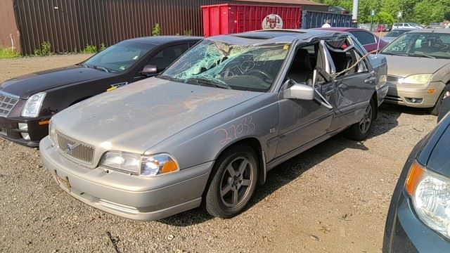 1999 VOLVO S70