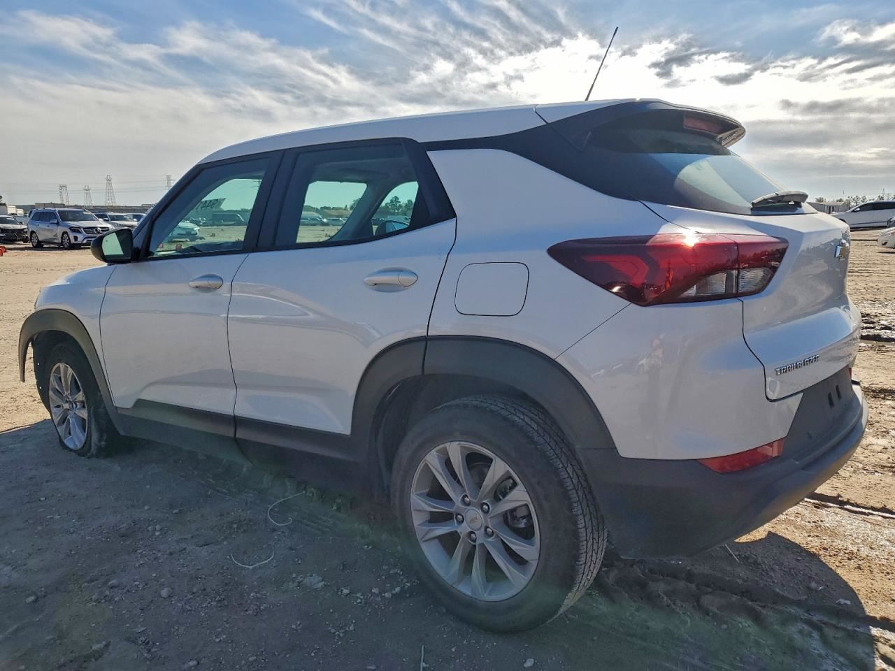 TRAILBLAZ 2022 Fuse Box Engine 8922583 - Image 2