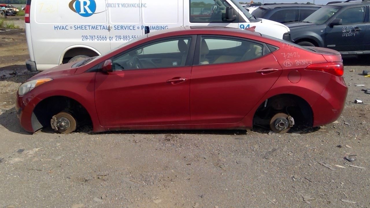 2013 HYUNDAI Elantra