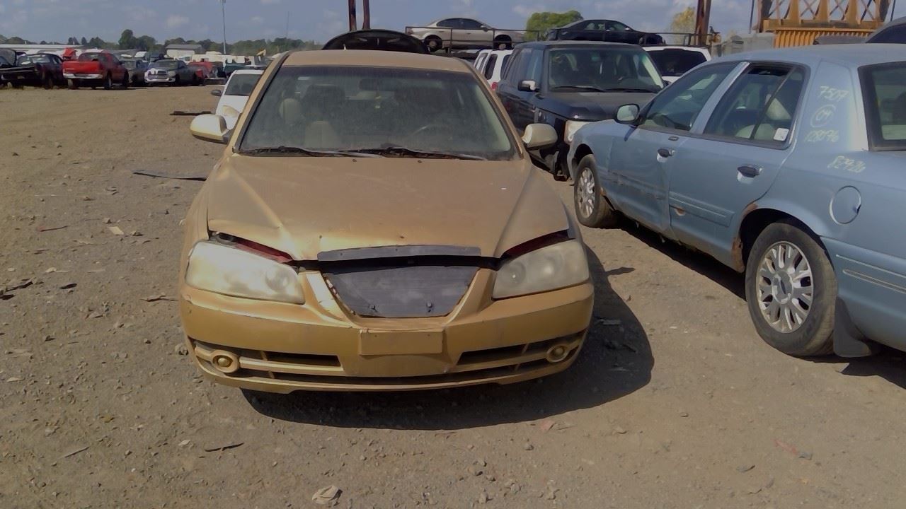 2004 HYUNDAI Elantra