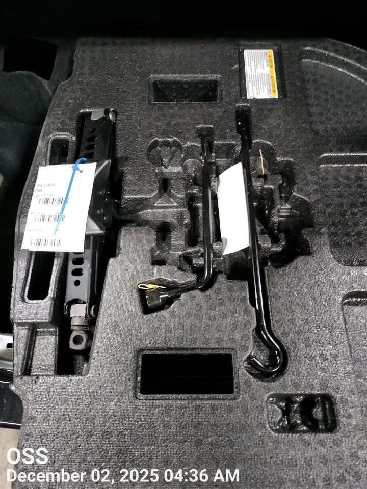 Benzeen OEM 2018 TOYOTA CAMRY - Image 1