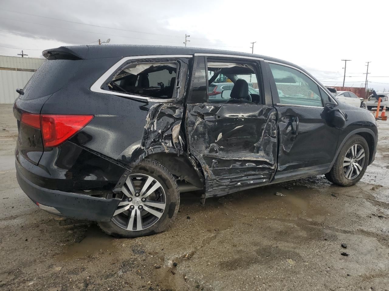 PILOT 2017 Valance Rear 5815840 - Image 3