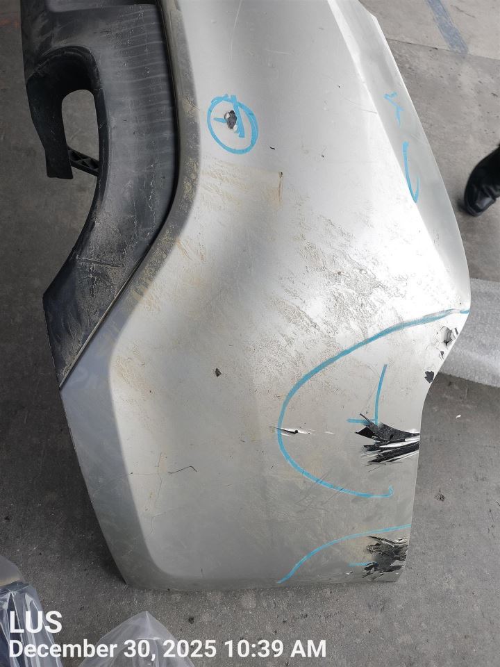 GRY REAR BUMPER ASSEMBLY OEM 09-16 HYUNDAI GENESIS - Image 3