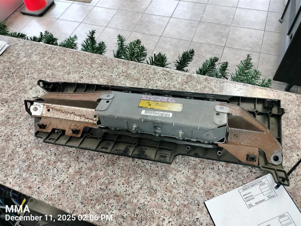 PASSANGER KNEE AIR BAG ONLY OEM 12-17 TOYOTA CAMRY - Image 2