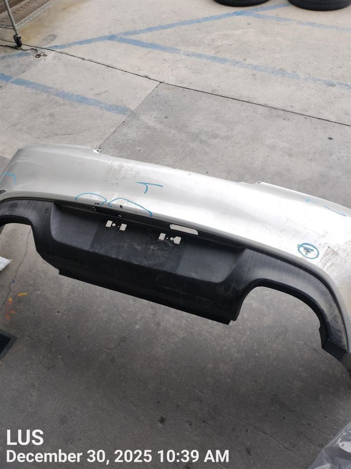 GRY REAR BUMPER ASSEMBLY OEM 09-16 HYUNDAI GENESIS - Image 2