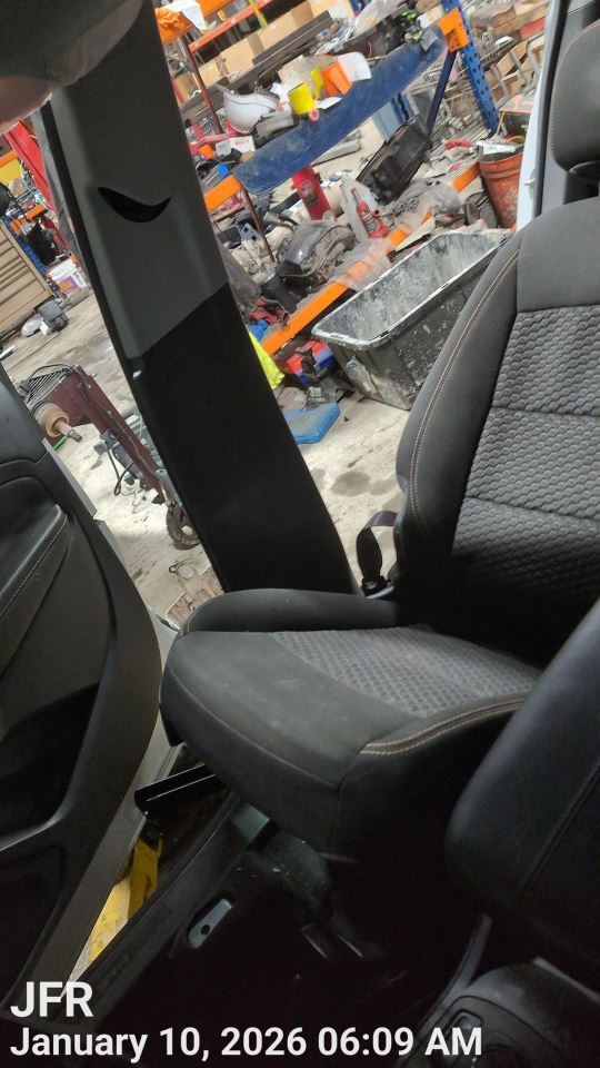 RIGHT BLK FRONT SEAT ONLY OEM 18-24 GMC TERRAIN - Image 1