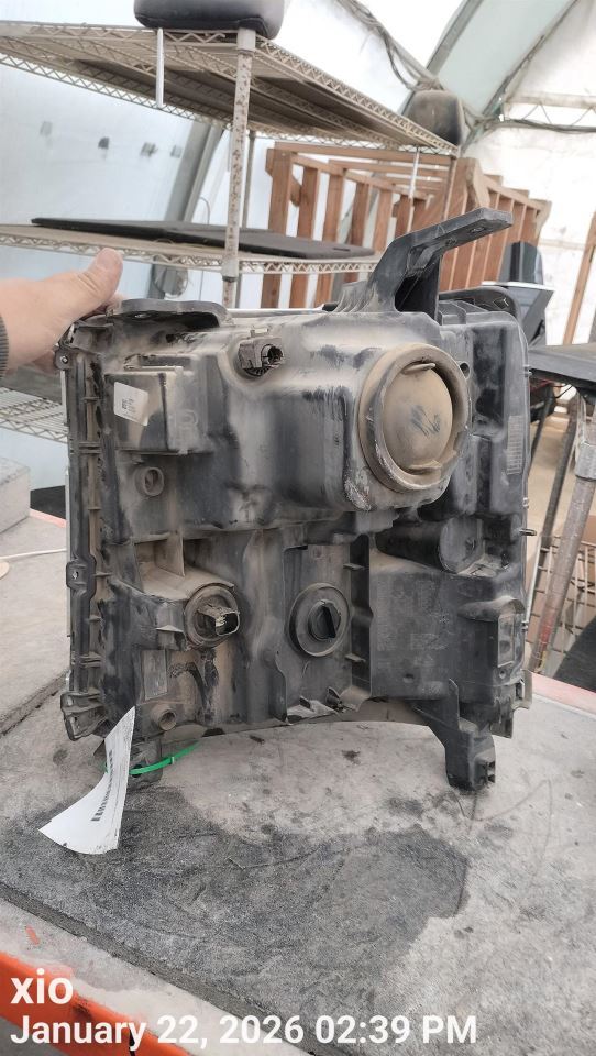 RIGHT HEADLAMP ASSEMBLY OEM 16-19 CHEVROLET SILVRDO15 1YR WRNTY 84356947 - Image 2