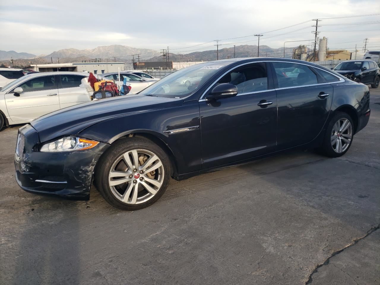 LEFT BLK FRONT HEADREST OEM 2014 JAGUAR XJL - Image 2