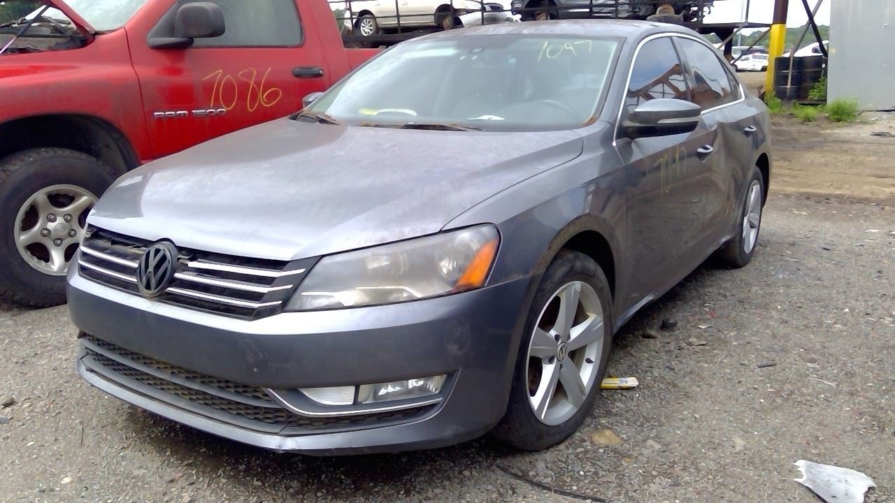 2015 VOLKSWAGEN Passat