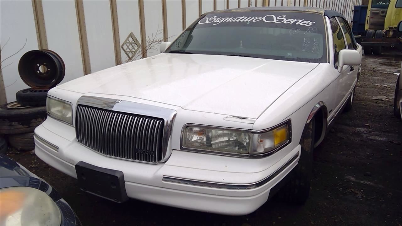 1996 LINCOLN Town Car