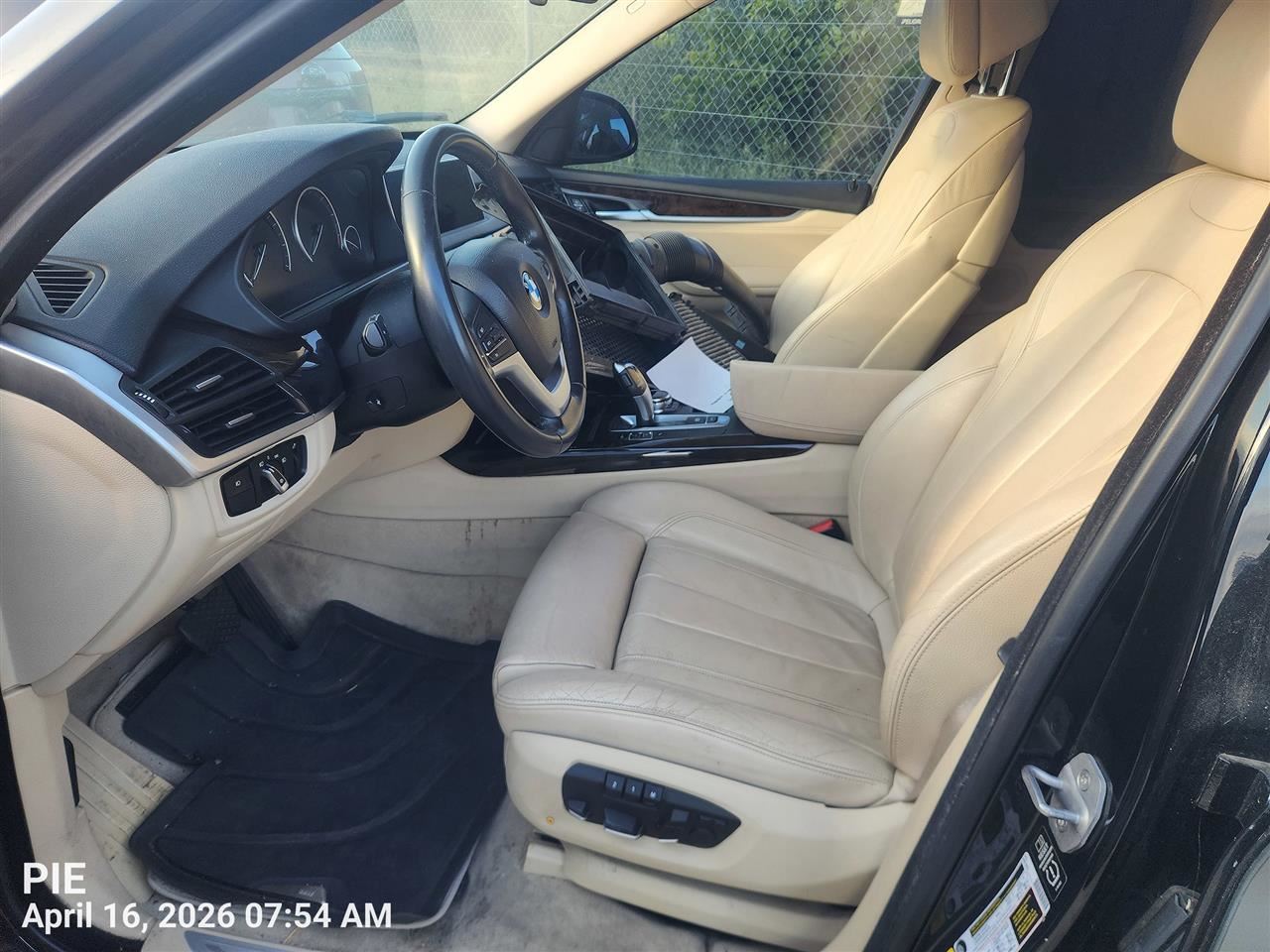 X5        2015 Headrest 11500633 - Image 2