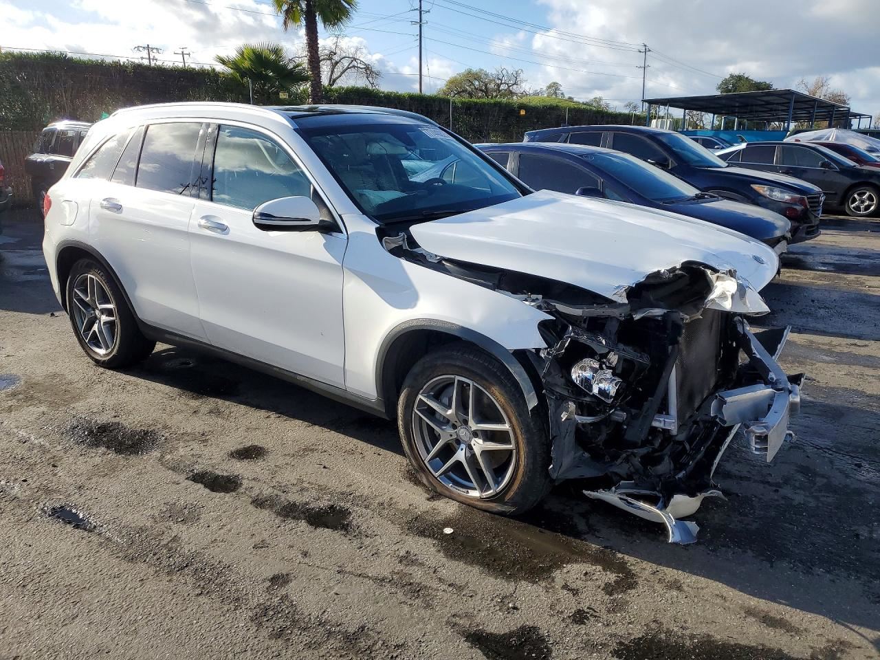 GLC300    2020 Headrest 10927245 - Image 4