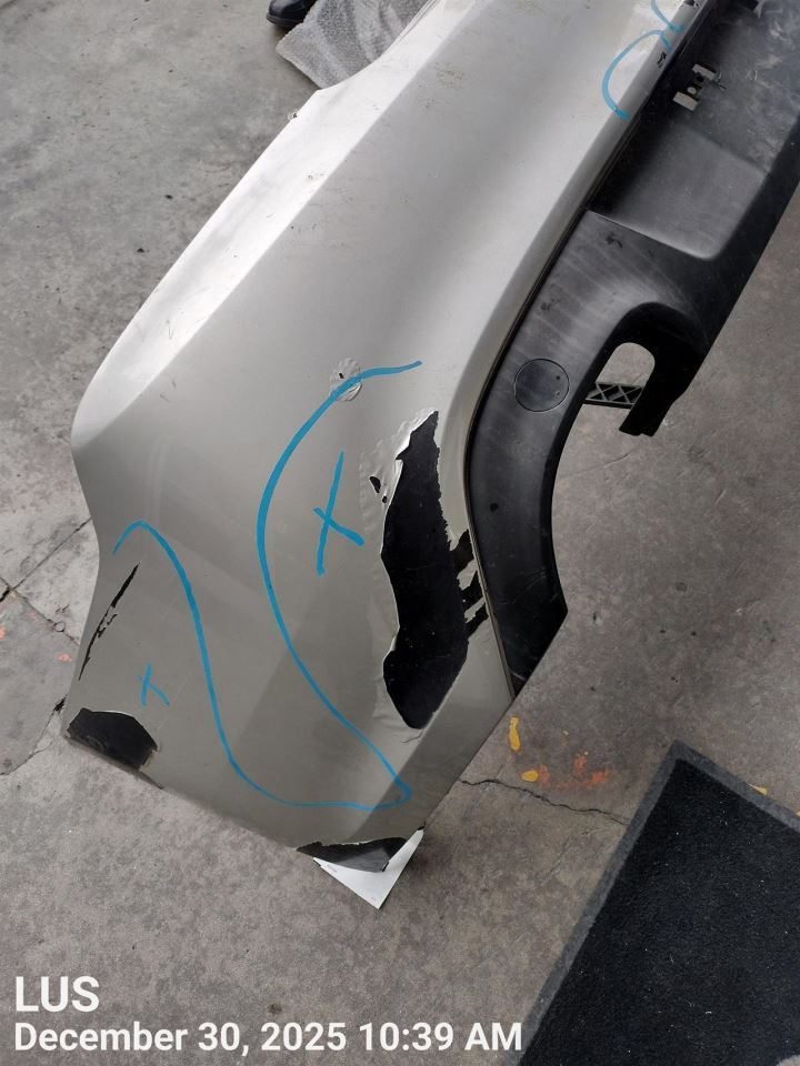 GRY REAR BUMPER ASSEMBLY OEM 09-16 HYUNDAI GENESIS - Image 4