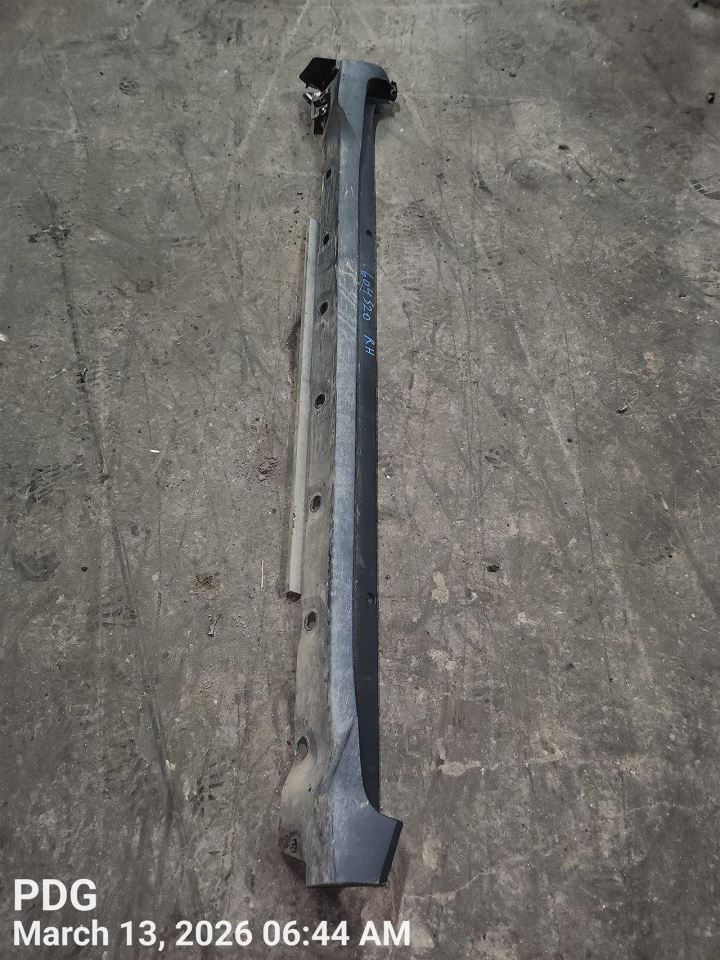 RIGHT BLK ROCKER PANEL MOULDING OEM 2019 TOYOTA C-HR 7586010041 - Image 2