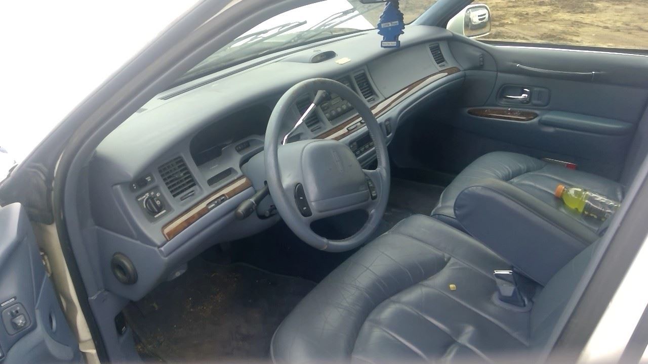 1997 LINCOLN Town Car