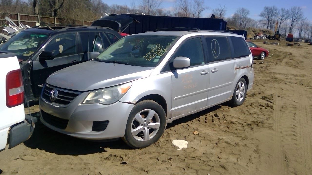 2009 VOLKSWAGEN Routan