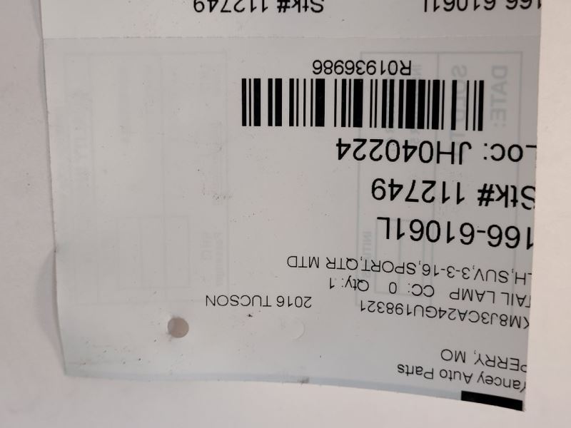 16-18 HYUNDAI TUCSON LH Driver Tail Light Incandescent Quarter