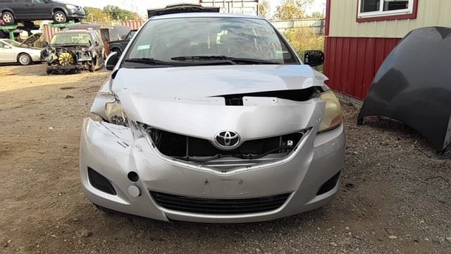 2010 TOYOTA Yaris