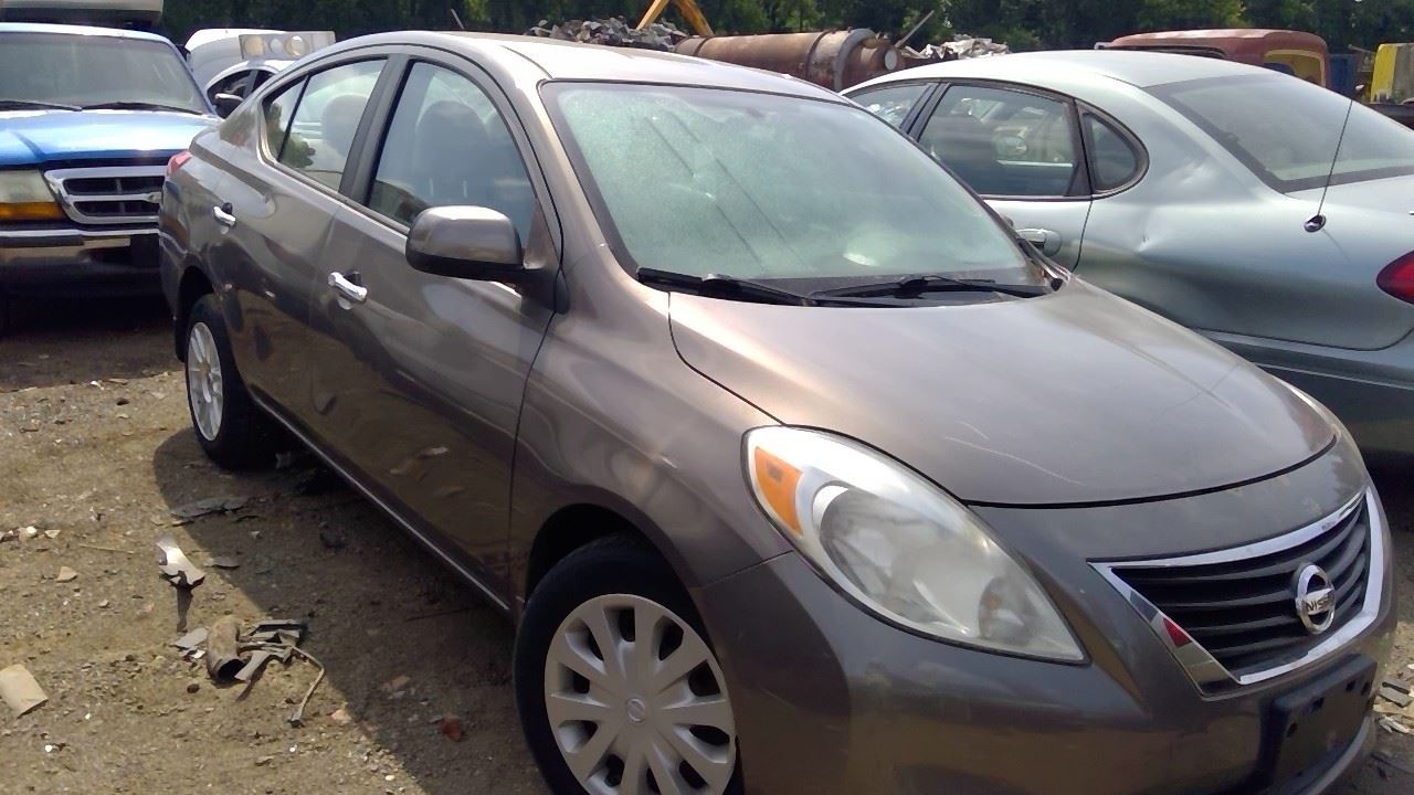 2012 NISSAN Versa