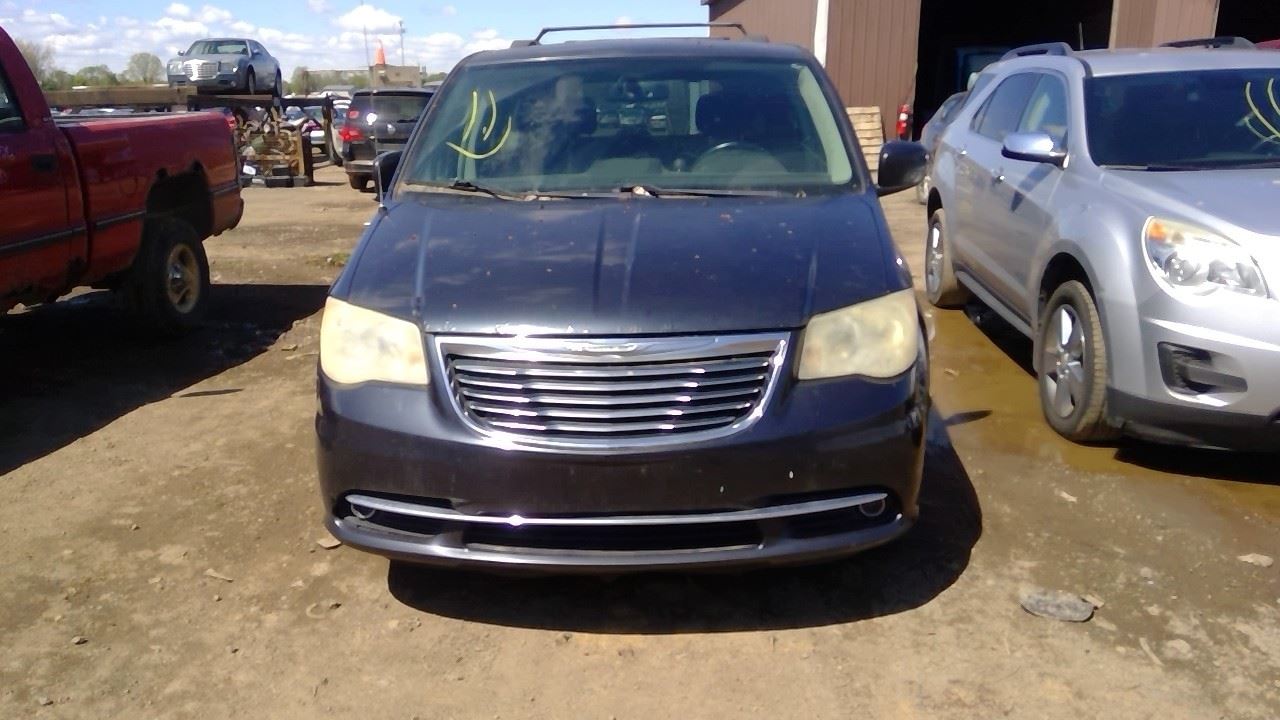 2013 CHRYSLER Town and Country