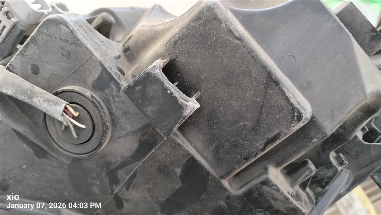 RIGHT HEADLAMP ASSEMBLY OEM 17-19 TOYOTA COROLLA 1YR WRNTY 8111002M90 - Image 4