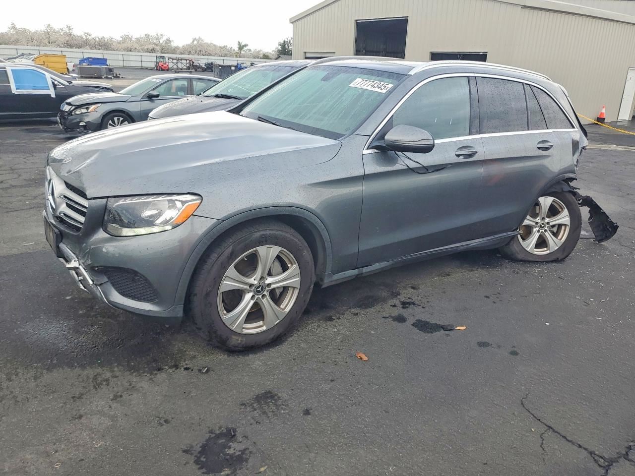 GLC300    2023 Headrest 10925260 - Image 1