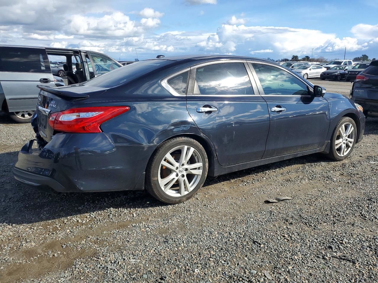 RIGHT BLK FRONT HEADREST OEM 2015 NISSAN ALTIMA 864009HS0D - Image 4