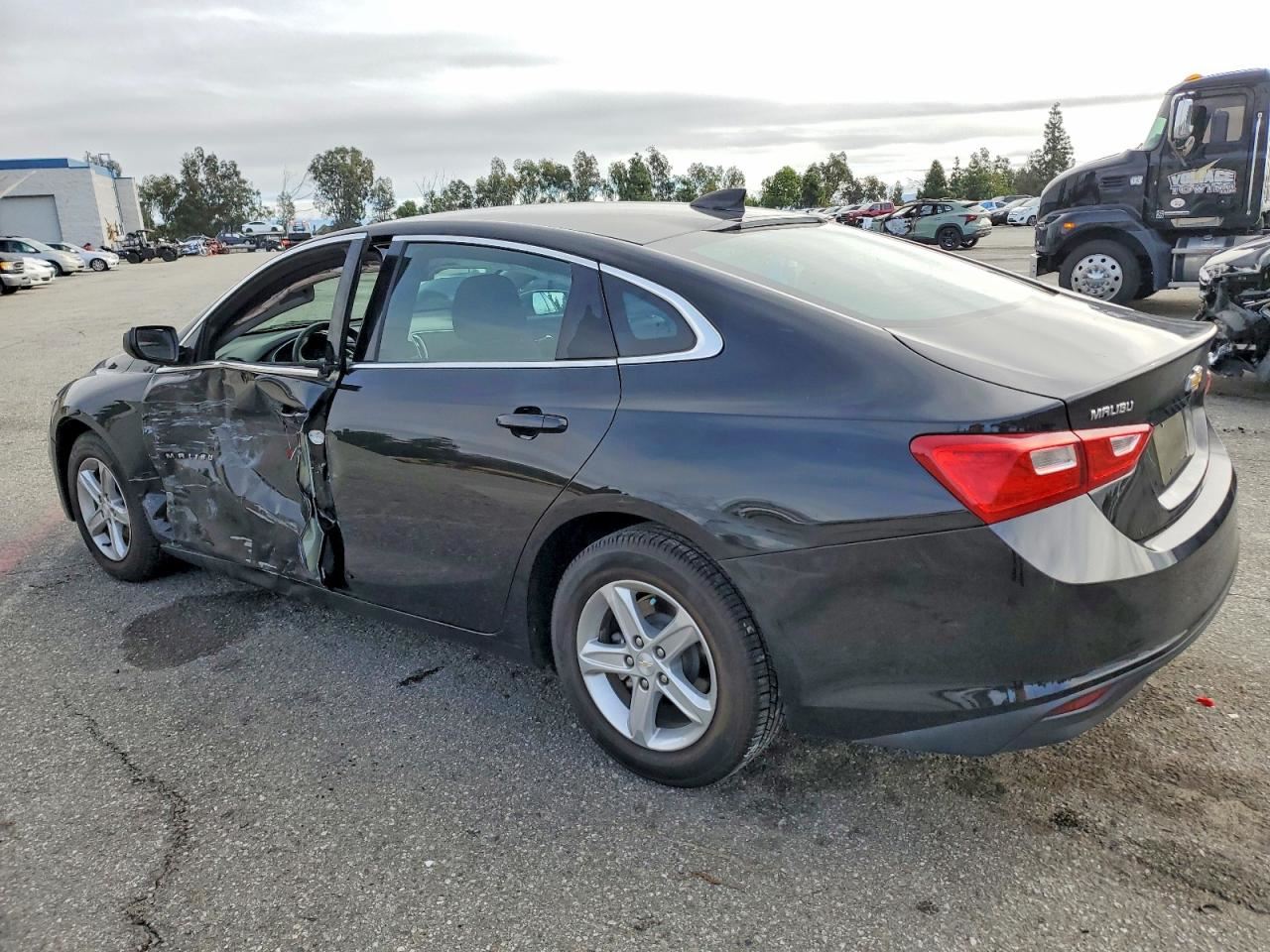 LEFT BLK FRONT HEADREST OEM 2022 CHEVROLET MALIBU 84916040 - Image 3