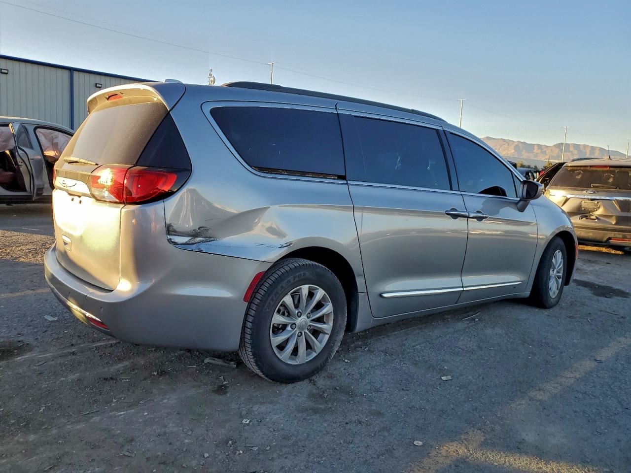 LEFT FRONT WIPER ARM OEM 2017 CHRYSLER PACIFICA 68316739AA - Image 3