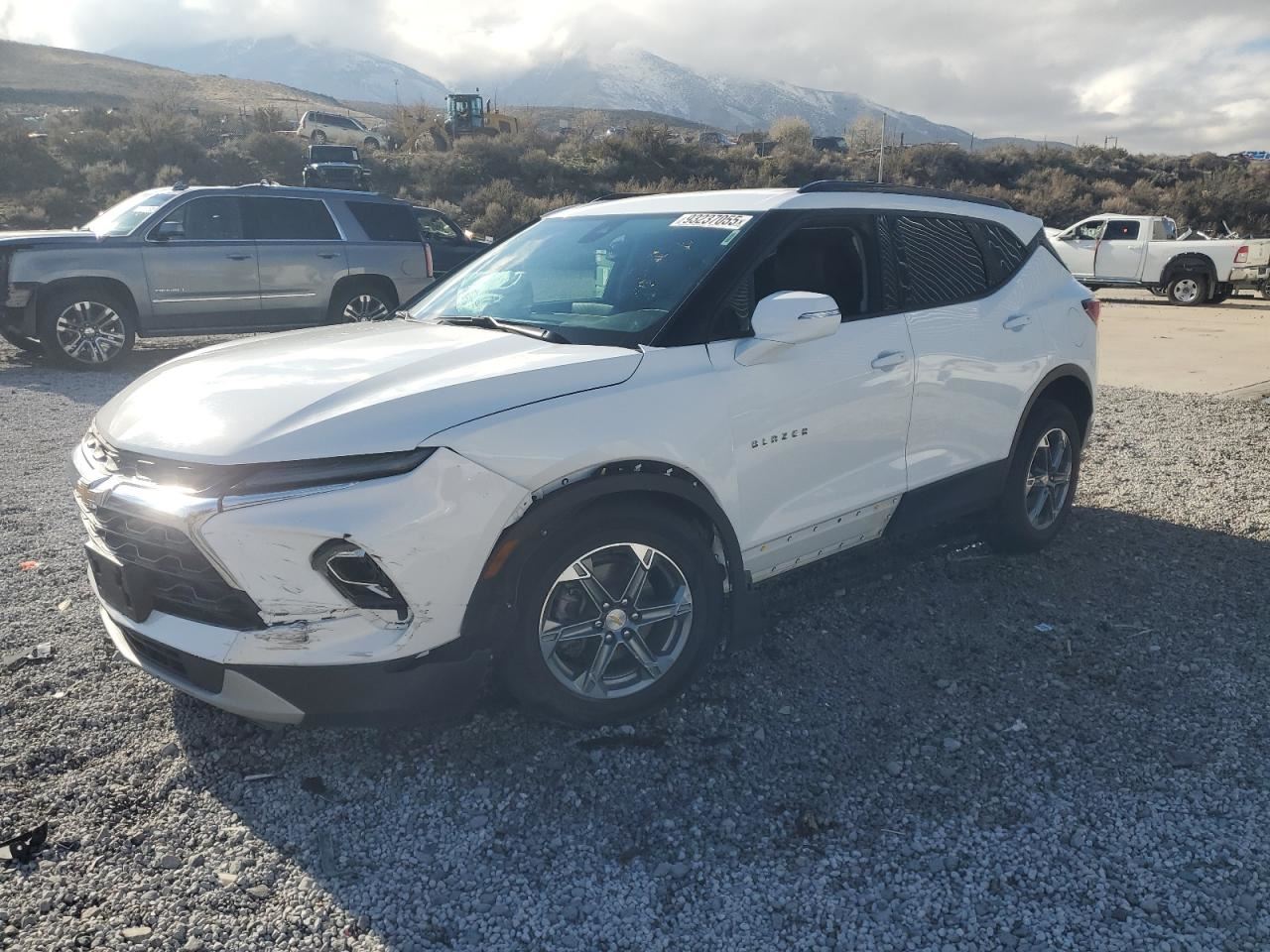 LEFT BLK FRONT HEADREST OEM 2023 CHEVROLET BLAZER 87829316 - Image 2