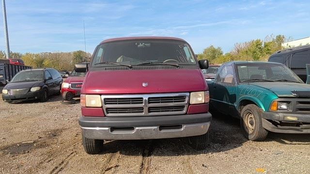 1996 DODGE Ram Van