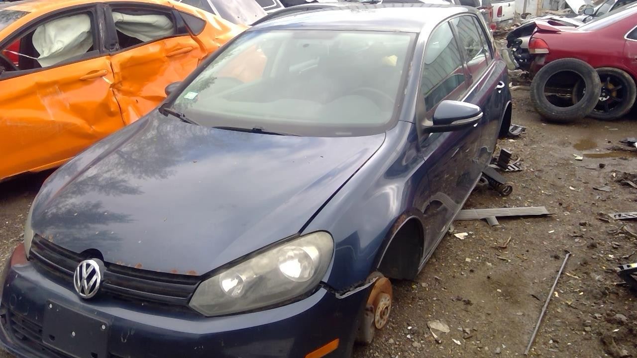 2010 VOLKSWAGEN Golf