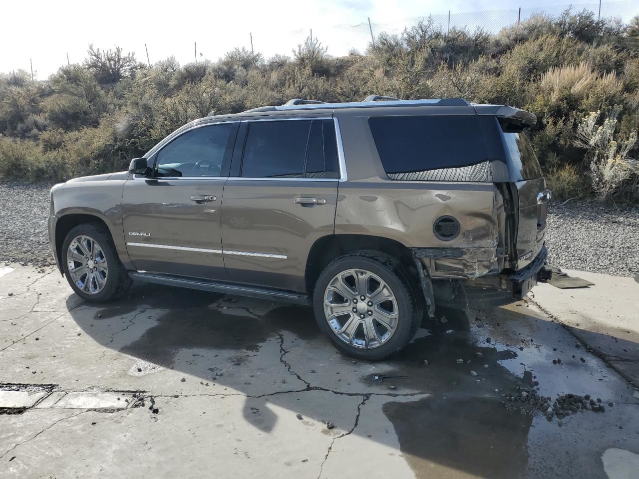 YUKON 2015 Third Seat Station Wagon Van 8866612 - Image 2